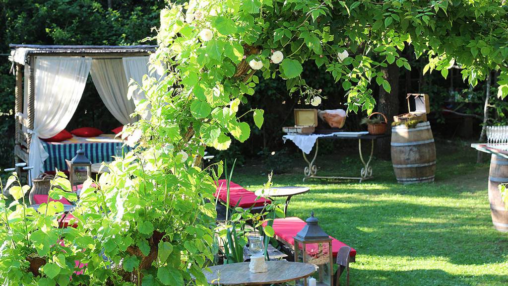 Wine-Resort-Tenuta-La-Striscia-Arezzo-giardino-48